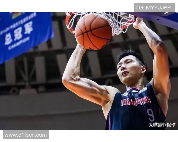 易建联的篮球传奇之路：从青涩少年到国家队核心的奋斗历程与荣耀时刻