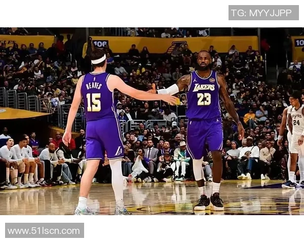 热火与湖人激战正酣NBA赛场再现经典对决引发球迷热议